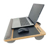 Mesa portátil de bambú con laptop y mouse